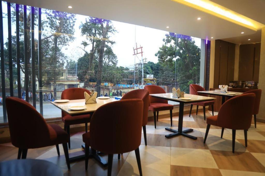 Sapphire Sky Hotel Дехрадун Экстерьер фото